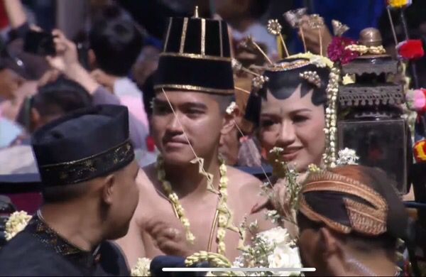 Kaesang dan Erina Kirab Kaesang dan Erina Kirab di Solo, Minggu (11/12/2022)