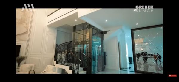 Rumah mewah Eko Patrio. (Foto: youtube)