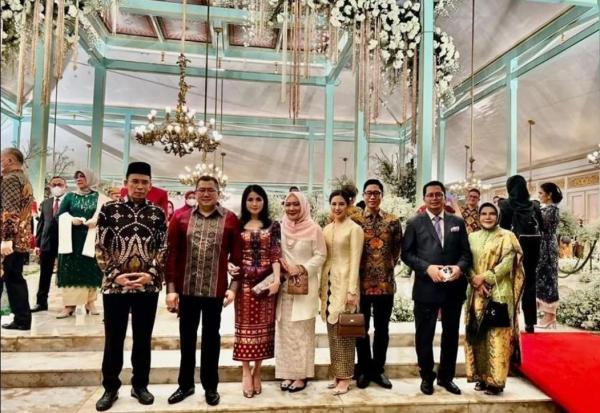 WhatsApp Image 2022 12 12 At 12 57 07 PM Hary Tanoesoedibjo bersama Liliana Tanoesoedibjo di acara pernikahan Kaesang-Erina. (Foto: Instagram)
