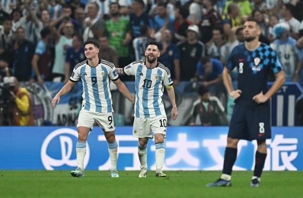 Argentina vs Kroasia Tim Nasional (Timnas) Argentina melaju ke final Piala Dunia 2022. Argentina menang 3-0 atas Kroasia. (foto: REUTERS).