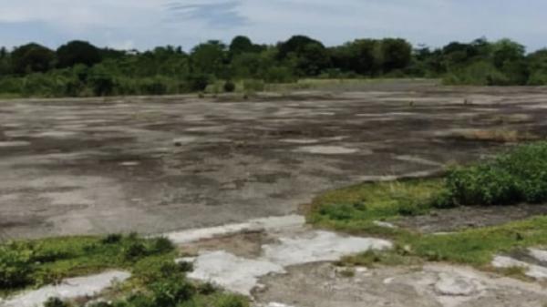 Bandara Jefman Papua Barat Bandara Jefman di Distrik Salawati, Kabupaten Raja Ampat, Papua Barat kini kondisinya tidak terawat. (Foto: Dok. TNI).