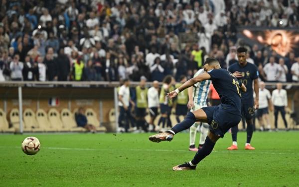 Prancis Mbappe Timnas Prancis memaksa Argentina bermain di babak tambahan di final Piala Dunia 2022. Sebab, Prancis bisa menyamakan kedudukan jadi 2-2 di babak kedua. (foto: REUTERS)