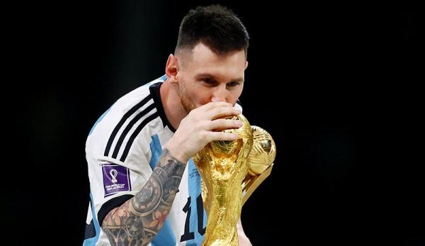 Tiga pemain Argentina mendapat penghargaan individu di Piala Dunia 2022. Ketiga pemain itu ialah Lionel Messi, Enzo Fernandez dan Emiliano Martinez. (foto: REUTERS),