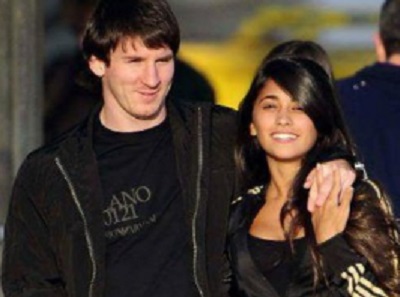 Lionel Messi dan Antonella Roccuzzo Remaja Lionel Messi dan Antonella Roccuzzo Remaja (screenshot buku)