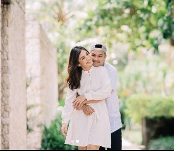 Chelsea Glenn artis lama pacaran bertahan hingga ke pelaminan. (Foto: instagram)