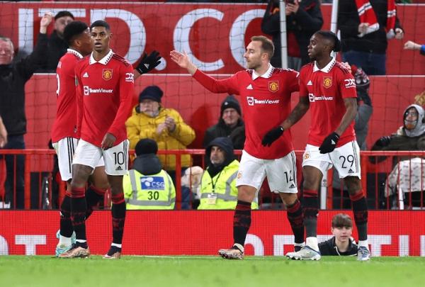 Manchester United Gelandang Manchester United, Christian Eriksen merayakan gol ke gawang Burnley pada laga Piala Liga Inggris 2022/2023 di Stadion Old Trafford, Kamis (22/12/2022). (Foto: REUTERS)