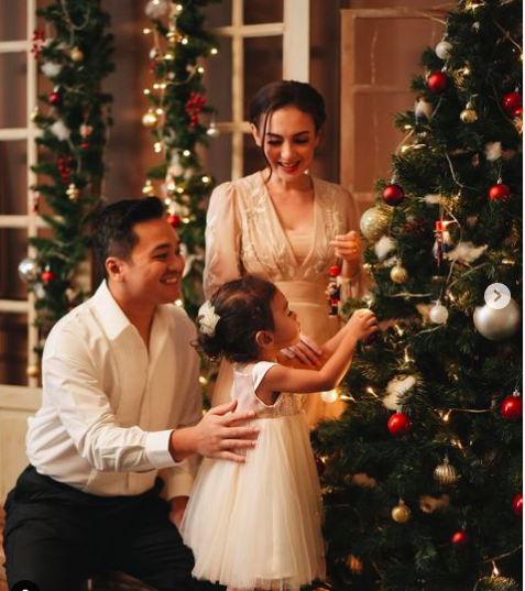Screen Shot 2022 12 23 At 14 02 43 Potret Artis antik merayakan Natal. (foto: instagram)