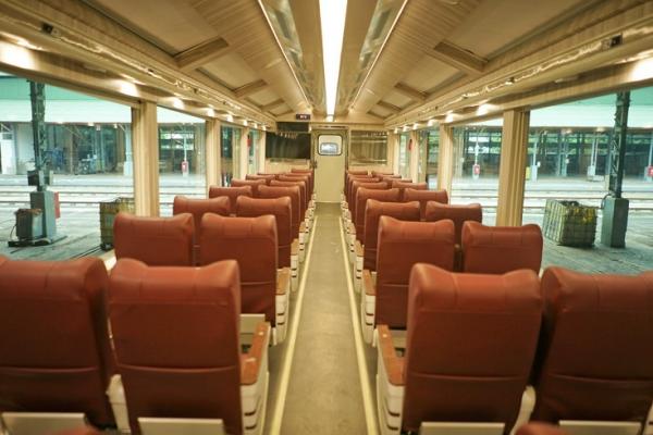 Kereta Panoramic 2 PT KAI menambah tempat duduk khusus pada rute favorit, seperti Jakarta-Yogyakarta pp melalui penjualan Kereta Api (KA) Panoramic pada 24 Desember 2022. (Foto: Dok. KAI)