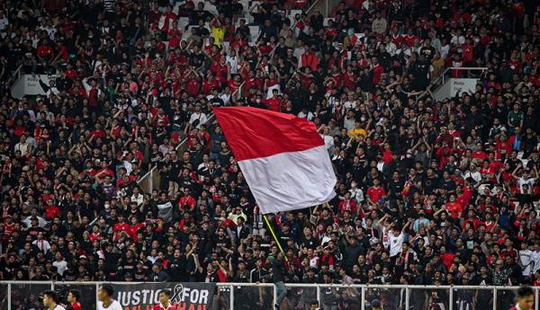 Suporter Timnas Indonesia memadati Stadion Utama Gelora Bung Karno (SUGBK), Kamis (29/12/2022) sore. (Foto: MPI/Andri Bagus Syaeful)