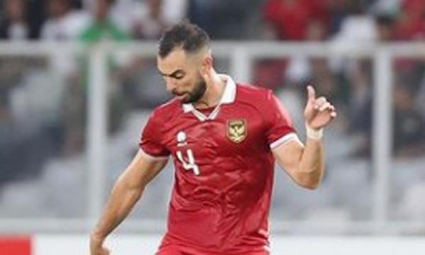 Jordi Amat Nama Jordi Amat menjadi buah bibir di kalangan pencinta sepak bola Tanah Air. Defender naturalisasi itu memukau dalam debutnya berkostum Timnas Indonesia. (Foto: Instagram/jordiamat5)