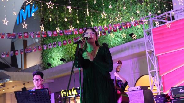 Monita Tahalea turut meramaikan event Magnificent Holiday. (Foto: dok  Summarecon Mall Bekasi)