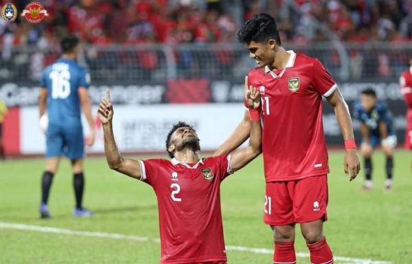 Timnas Indonesia Yakob Sayuri Ramadhan Sananta Bek sayap Timnas Indonesia, Yakob Sayuri merayakan gol ke gawang Brunei Darussalam bersama Ramadhan Sananta pada laga Grup A Piala AFF 2022 di Stadion KLFA, Kuala Lumpur, Senin (26/12). (Foto: Instagram/@pssi)
