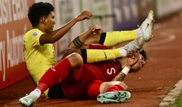 Malaysia Vs Vietnam Azam Azmi Regulasi FIFA terkait penalti kontroversial pada laga Vietnam vs Malaysia di fase Grup B Piala AFF 2022. (Foto: The Thao 247)