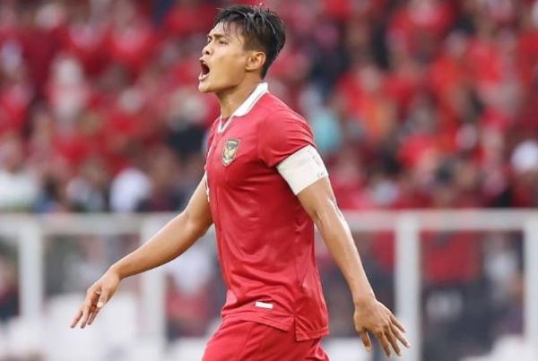 Kapten Timnas Indonesia Fachruddin Aryanto beraksi saat melawan Thailand pada laga Piala AFF 2022 di Stadion Utama Gelora Bung Karno, Jakarta, Kamis (29/12/2022). (Foto: Instagram/@pssi)