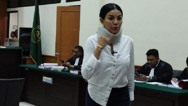 Nikita Mirzani di ruang sidang Pengadilan Negeri (PN) Serang, Banten. (Foto: Antara).