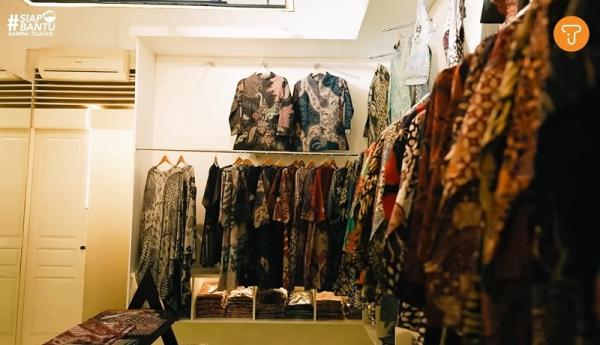 Batik Arkanza Gerai Batik Arkanza milik Mahfud Fadholi. (Foto: YouTube PecahTelur)