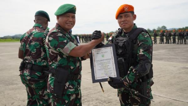 Muhammad Saleh Mustafa Pangdam XVII/Cenderawasih Mayjen TNI Muhammad Saleh Mustafa memimpin upacara penerimaan dan pelepasan Satuan Tugas (Satgas) Kopasgat TNI AU di Base Ops Lanud Silas Papare, Sentani, Jayapura, Selasa (3/1/2023). (Foto: Pendam Cenderawasih).