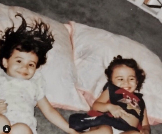 Zaskia Dan Shireen Kecil Potret Lawas Artis Bareng Adik. (foto: instagram)