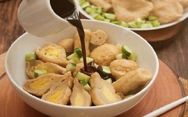 Pempek Pempek, makanan khas Sumatera Selatan yang paling populer. (Foto: Istimewa)