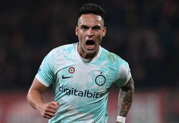 Striker Inter Milan, Lautaro Martinez merayakan gol ke gawang Monza pada laga Liga Italia 2022/2023 di Stadion U-Power, Minggu (8/1/2023). (Foto: Instagram/@inter)
