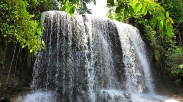 surga tersembunyi di Tangkahan Sumut, Air Terjun Tangkahan (Foto: Instagram/Sohib Nature) surga tersembunyi di Tangkahan Sumut, Air Terjun Tangkahan (Foto: Instagram/Sohib Nature)