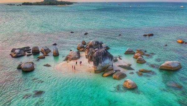 Batu Berlayar Belitung