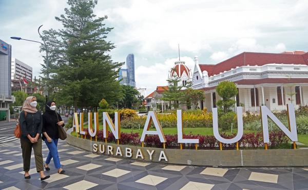 Alun-Alun Surabaya Alun-Alun Surabaya besok ditutup selama sehari karena digunakan syuting film. (istimewa).