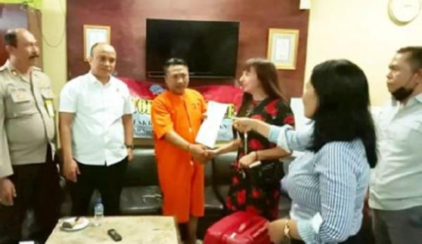 Sopir Curi Koper Wna 2 Kesepakatan damai pelaku dan korban. (Foto: Polres Kawasan Bandara Ngurah Rai)