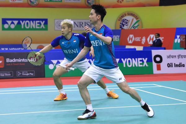 Beberapa kali Kevin Sanjaya terlihat banyak melakukan pukulan-pukulan ajaib. Pukulan itu membuat duo China mati kutu. (foto: PBSI)