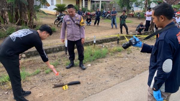 Polisi melakukan olah TKP kasus pencurian ternak di Lampung Utara. Korban ditembak pelaku saat menngejar (Jimi Irawan/MNC Portal)
