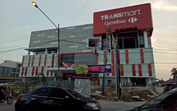 Transmart Palembang Transmart Palembang di Jalan Radial. (Foto: Hallo Palembang)