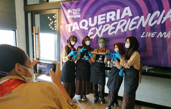 Taco Bell Taqueria Experiencia 2 Keseruan Taco Bell Taqueria Experiencia. (Foto: dok Taco Bell)