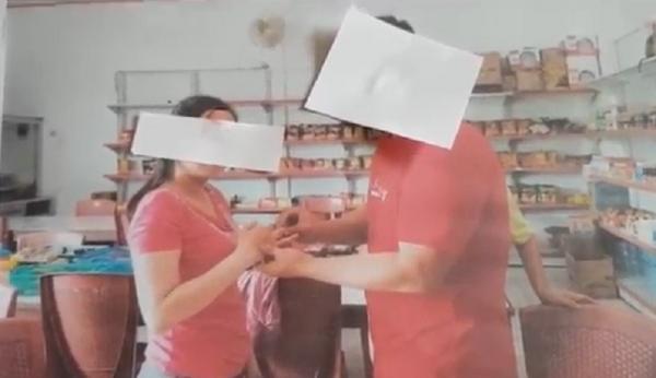 Foto korban dan pelaku saat bertunangan. (Foto: Uun Yuniar)
