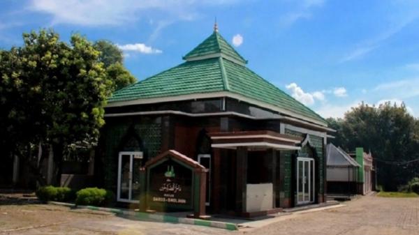DARUS SHOLIHIN Masjid Darus Sholihin dalam lingkungan Ponpes Darus Sholihin Depok. (FOTO: ISTIMEWA)