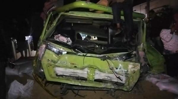 Kecelakaan beruntun terjadi di Jalan Lintas Padang-Bukittinggi, Sumatera Barat. Kecelakaan ini menewaskan tiga orang. (Agung Sulistyo/MNC Portal)