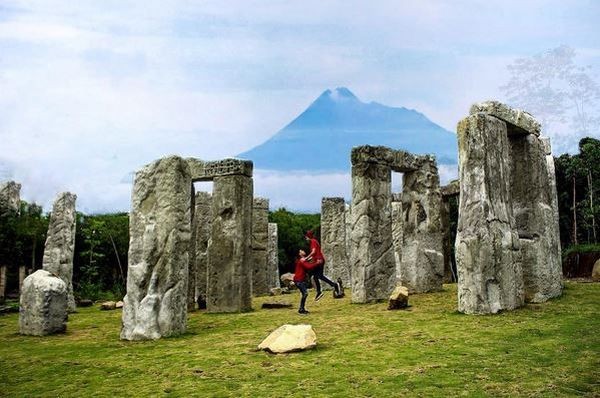 Stoneheng Jogja Foto Instagram Arjunaganesya Stonehenge KW 2 di Cangkringan, Sleman. (foto: Instagram/@arjunaganesya)
