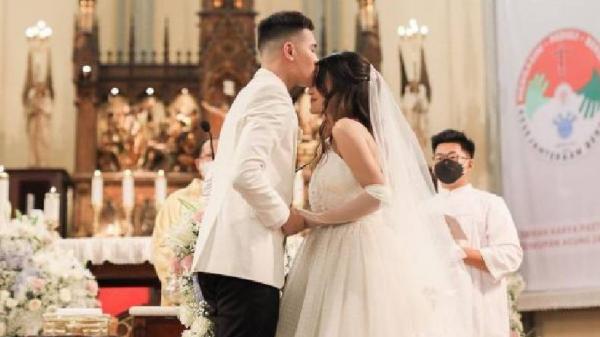 Julian Jacob dan Mirriam Eka telah resmi menikah Julian Jacob dan Mirriam Eka telah resmi menikah