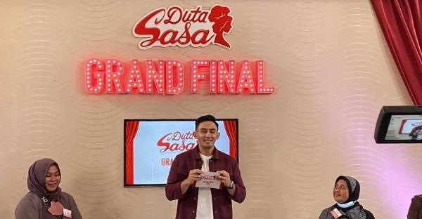 COVER DUTA SASA INTI Grand final Duta SASA dipandu oleh alumni ajang pencarian bakat MasterChef Indonesia Firhan Ashari. (Foto: dok PT SASA Inti)