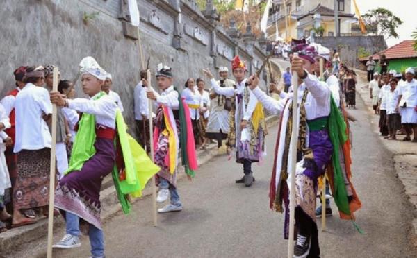 Masyarakat Desa Sidetapa Bali Masyarakat Desa Sidetapa Bali. (foto: http://sidetapa-buleleng.desa.id/)