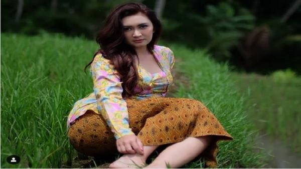NAFA URBACH Nafa Urbach, artis berdarah Belanda, asal Magelang. (FOTO: ISTIMEWA/INSTAGRAM)