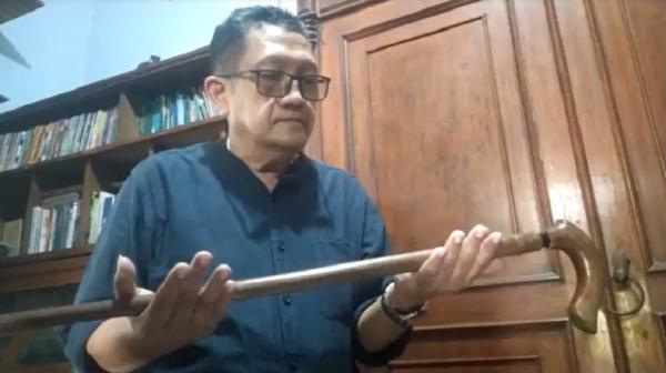Pusaka Kiai Hasyim Asyari Tongkat peninggalan KH Hasyim Asyari. (Mukhtar Bagus).
