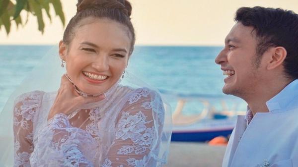 Artis Menikah Pakai Gaun Ibu, Nadine Chandrawinata (Foto: Instagram)