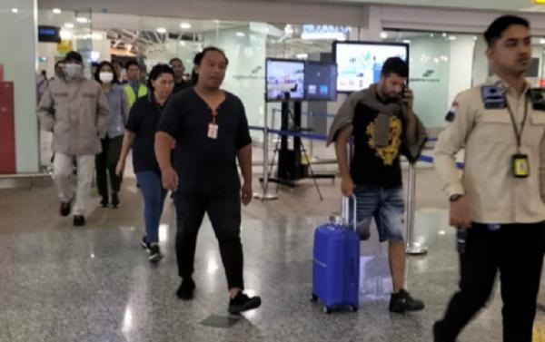 Antonio Strangio saat diamankan imigrasi di Bandara Ngurah Rai, 2 Febuari 2023. (Foto: istimewa)