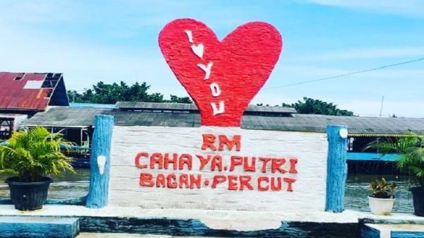 Restoran Terapung di Percut Sei Tuan, RM Terapung Cahaya Putri Restoran Terapung di Percut Sei Tuan, RM Terapung Cahaya Putri