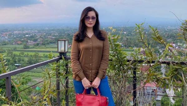 Pernikahan Artis Beda Usia Berujung Cerai. (foto: instagram)