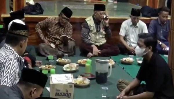 Nia Marlinda Tahlilan Tahlilan keluarga Nia Marlinda di Denpasar, Bali. (Foto: Wira Dana)