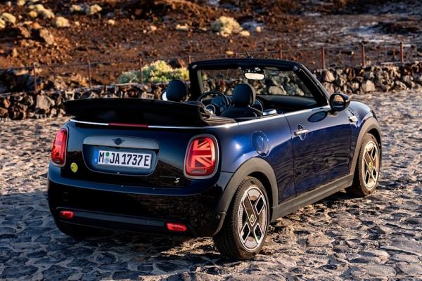 Mini Cooper SE Convertible 2023 1