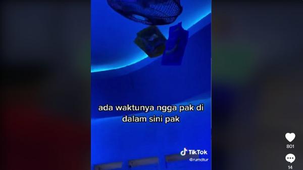 Toilet Antimainstream VVIP Video yang menampilkan toilet VVIP viral di media sosial. TV, sound system, hingga kipas angin ditambahkan dalam toilet. (Foto: @rumdtur/TikTok)