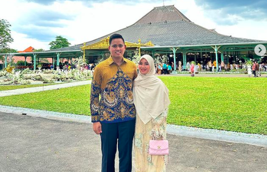 Screen Shot 2023 02 21 At 07 43 10 Artis lawas Menikah dengan pejabat (Foto: Instagram)
