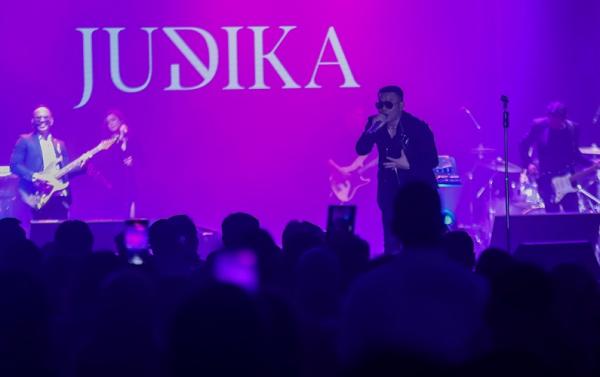 Kemegahan panggung &ldquo;A New Beginning of Menara Danareksa with Judika&rdquo; di Aryanusa Ballroom Menara Danareksa. (Foto: MPI/Faisal Rahman)